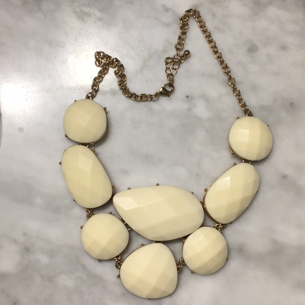 NWOT CREAM AND GOLD CHARMING CHARLIE